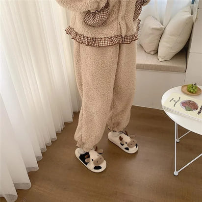 Winter Warm Plush Cow Face Slippers Non-Slip Soft Sole Home Fuzzy Footwear Cute Animal Themed Cozy Slippers Indoor Use Women/Men