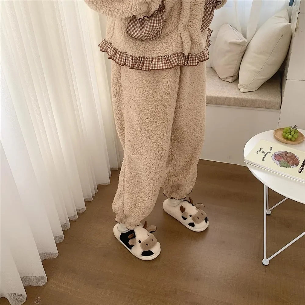 Winter Warm Plush Cow Face Slippers Non-Slip Soft Sole Home Fuzzy Footwear Cute Animal Themed Cozy Slippers Indoor Use Women/Men